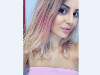 ZAIRAH live webcam sex Innocent little girl curious to test extreme fucks.