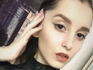 Ariana_Petite