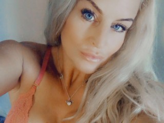 BustyBlonde_Milf