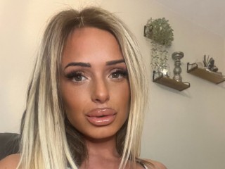 Chat with BritishBlondeEmily live now!