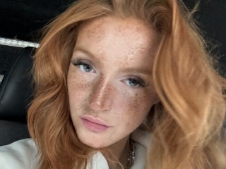 Chat with HoneySuckleUK live now!