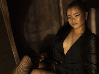 Picture of sexy camgirl model Missoku