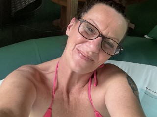 RoxanneRebel69> photo 1