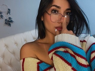 EmiiliaFerrer on Streamate