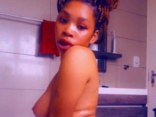 iobeymymasterxx's profile picture – Girl on Jerkmate