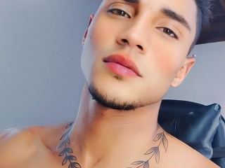 MassimoHot Nude on Live Sex Cam Guy & Webcam Chat | Jerkmate