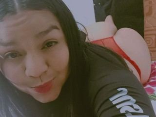 Daniellahot69's chat room