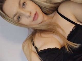 BlondeBeauty978 Live Cam