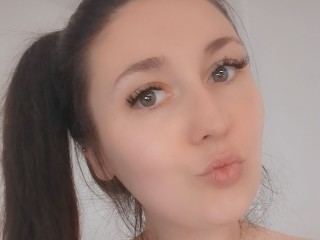 brunettekrystaluk's profile picture – Girl on Jerkmate