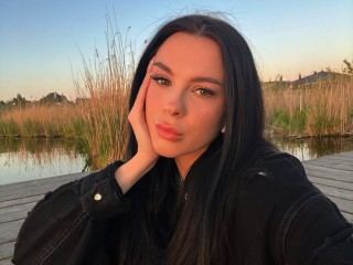 Camgirl is actually offline