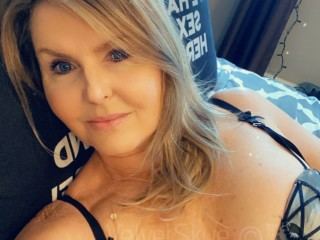 VelvetSkye Live Cam