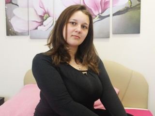 Amelia_Charm