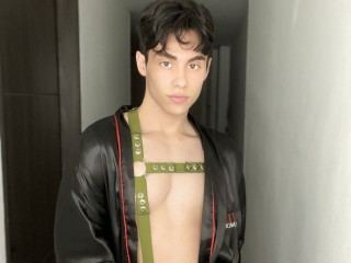 Caucasian Male Cams (2,000+ Nude Men) Free Live Sex & Adult Chat ...