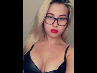 MiaQueen80 webcam girl as a performer. Gallery photo 1.