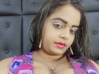 momisunitha webcam girl as a performer. Gallery photo 1.