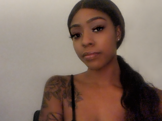 XLolaRoseX webcam girl as a performer. Gallery photo 1.