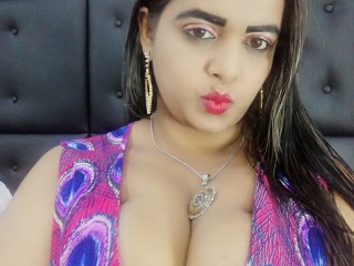 momisunitha webcam girl as a performer. Gallery photo 2.