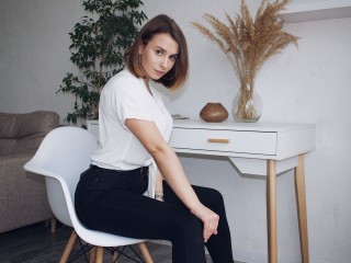 EseniaUnderwood webcam girl as a performer. Gallery photo 1.