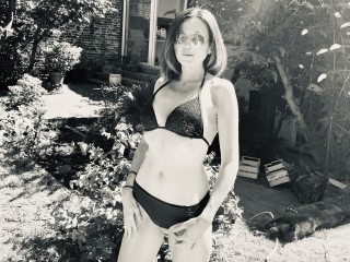 CHARLOTTESOMETIMES webcam girl as a performer. Gallery photo 1.