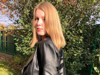 HillarySexyMood webcam girl as a performer. Gallery photo 1.