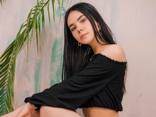 KatyWaters webcam girl as a performer. Gallery photo 1.