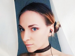 CamillaBet webcam girl as a performer. Gallery photo 2.