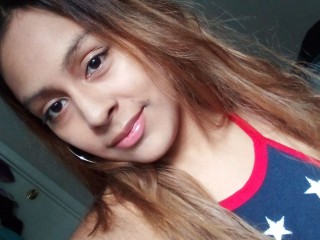 Serenity225 webcam girl as a performer. Gallery photo 1.