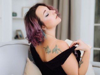 WinonaCooper webcam girl as a performer. Gallery photo 1.