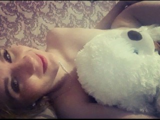 EmilyUnderwoodX webcam girl as a performer. Gallery photo 1.