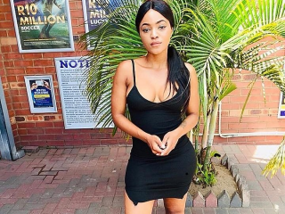 Yummylipps webcam girl as a performer. Gallery photo 1.