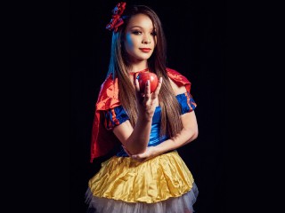 HilaryWhite webcam girl as a performer. Gallery photo 1.