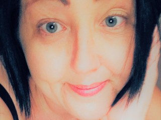 CaraCutie webcam girl as a performer. Gallery photo 1.