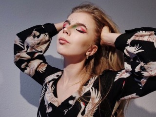 RaelynnCumming webcam girl as a performer. Gallery photo 1.