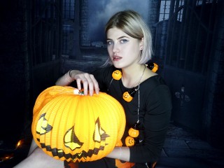 TorieGrace webcam girl as a performer. Gallery photo 2.