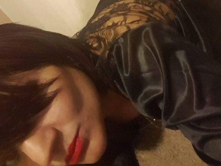 Qittiekat webcam girl as a performer. Gallery photo 1.