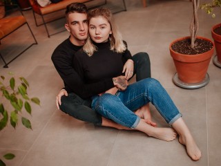 STEFANO_AND_MOLLY webcam girl as a performer. Gallery photo 1.