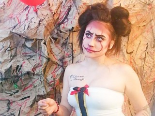 SHANONROS webcam girl as a performer. Gallery photo 1.