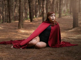 SarahStark webcam girl as a performer. Gallery photo 1.