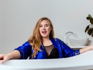 SarahGross webcam girl as a performer. Gallery photo 2.