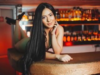 QueenzeBloomyy webcam girl as a performer. Gallery photo 2.