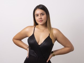 MiaCora webcam girl as a performer. Gallery photo 1.