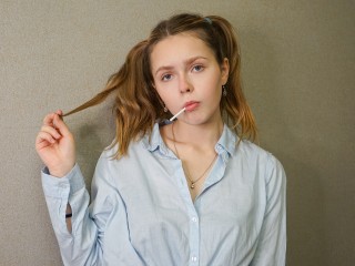 TessaReyes webcam girl as a performer. Gallery photo 1.