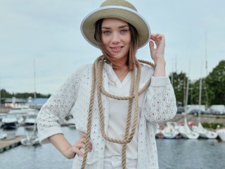 MaryHollyX webcam girl as a performer. Gallery photo 1.