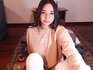 Becca webcam girl as a performer. Gallery photo 2.