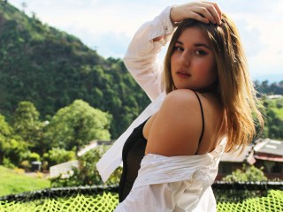 MirandaArtil webcam girl as a performer. Gallery photo 1.