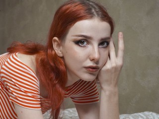 KristinaDousons webcam girl as a performer. Gallery photo 1.