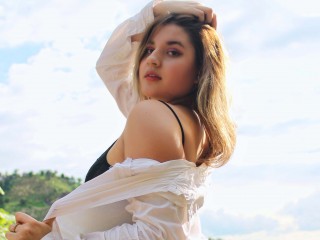 MirandaArtil webcam girl as a performer. Gallery photo 2.