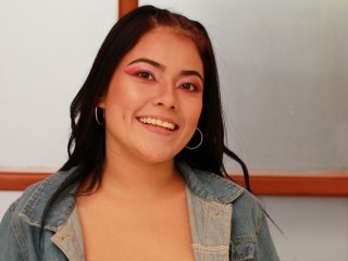 emma_holguin webcam girl as a performer. Gallery photo 3.