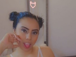 brunetteyummy webcam girl as a performer. Gallery photo 2.