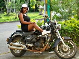 CrystalBluexx webcam girl as a performer. Gallery photo 1.